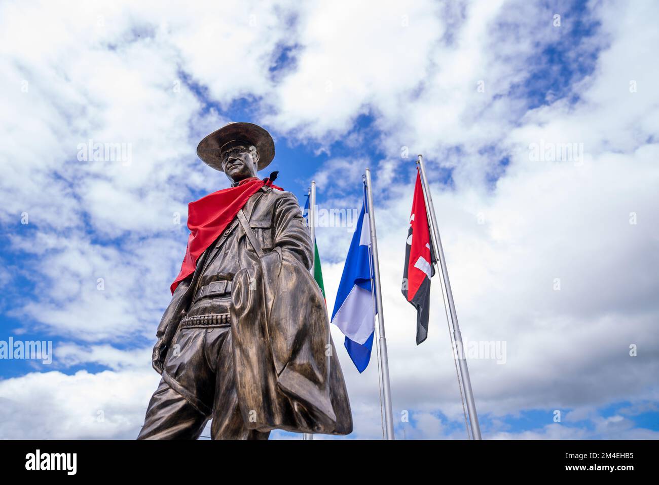 Estatua del héroe nacional Augusto Cesar Sandino adornando el bulevar a la entrada de la ciudad de Rivas, Nicaragua, Centroamérica Foto de stock