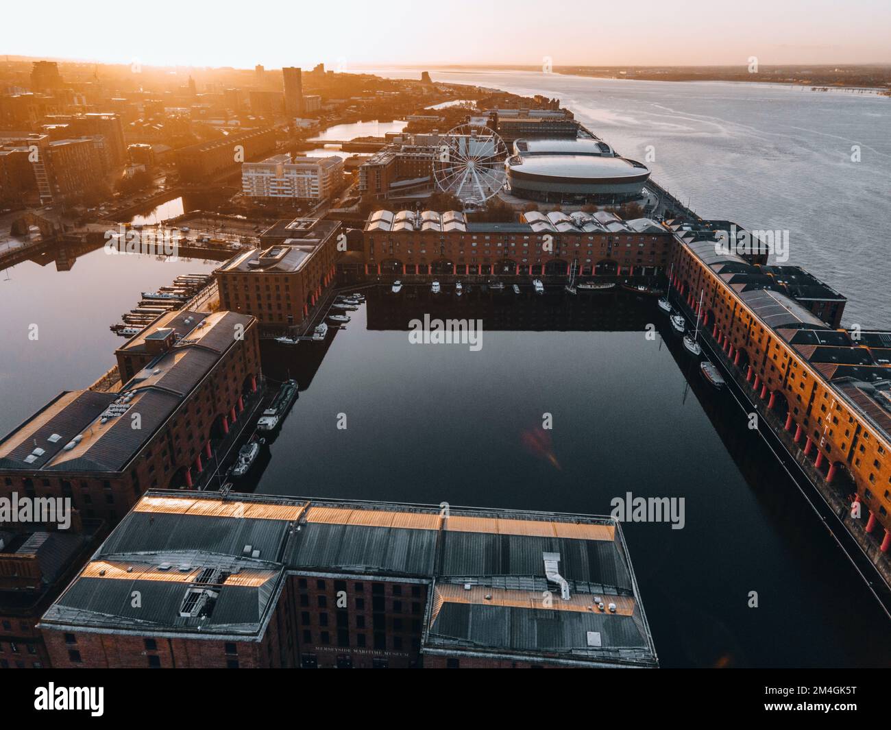 Liverpool, Inglaterra por Drone Fotografía de stock - Alamy