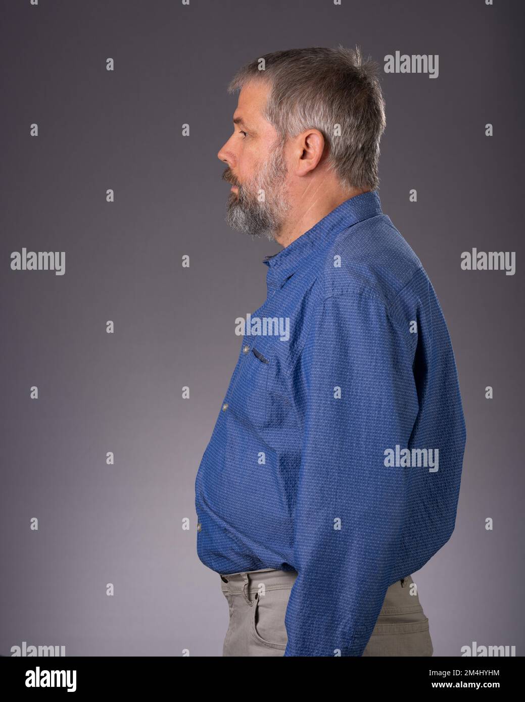 Hombre 55 años en el estudio Foto de stock