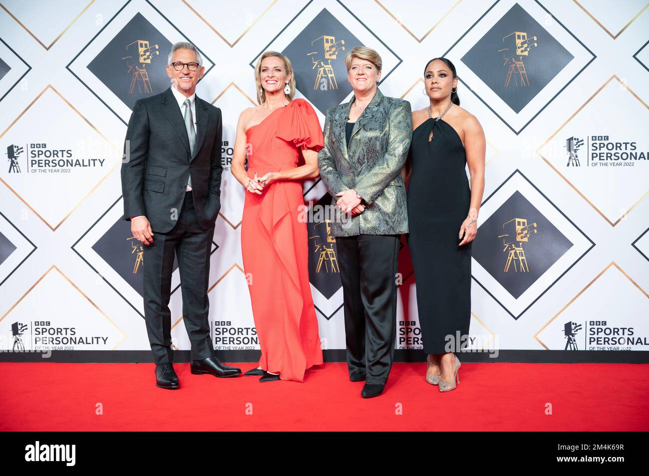 Manchester, Reino Unido. 21st de diciembre de 2022. Los presentadores Gary Lineker, Gabby Logan, Clare Balding y Alex Scott llegan en la alfombra roja a los premios BBC Sports Personality of the Year 2022. 2022-12-21. Crédito: Gary Mather/Alamy Live News Foto de stock