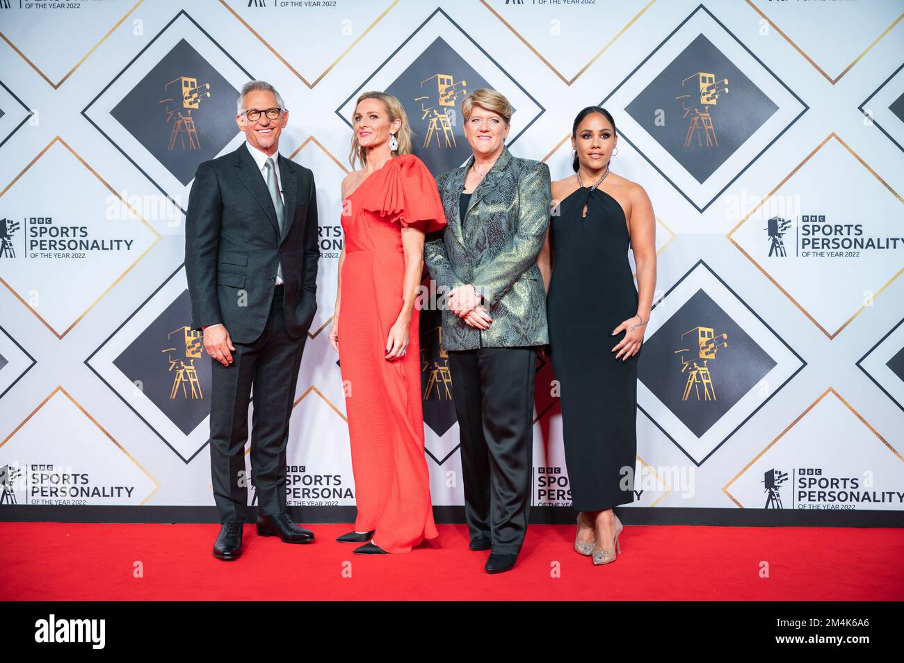 Manchester, Reino Unido. 21st de diciembre de 2022. Los presentadores Gary Lineker, Gabby Logan, Clare Balding y Alex Scott llegan en la alfombra roja a los premios BBC Sports Personality of the Year 2022. 2022-12-21. Crédito: Gary Mather/Alamy Live News Foto de stock