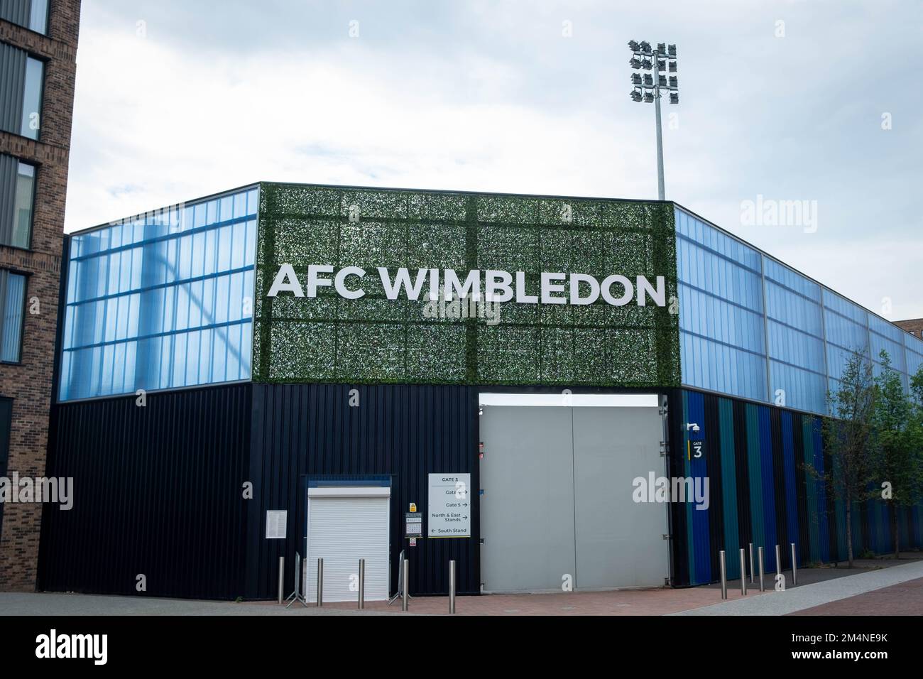 Londres- 2022 de septiembre: Estadio AFC Wimbledon en Plough Lane en Merton, al suroeste de Londres. Equipo de fútbol de la Liga de Fútbol Inglés 2 Foto de stock