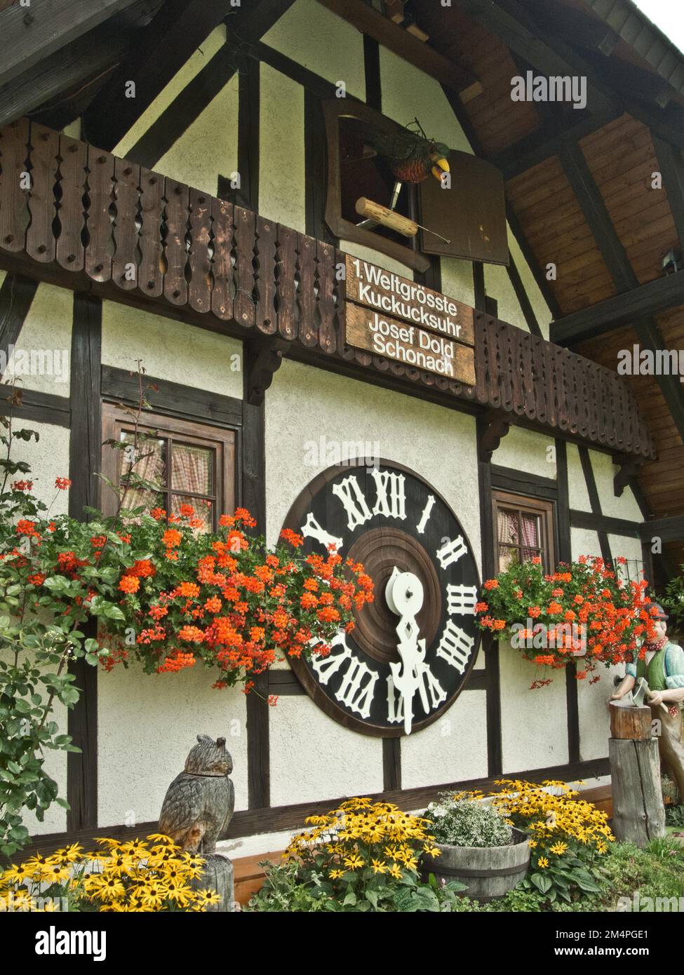 Compulsión Bisagra Hueco El reloj de cuco más grande del mundo, Schonach en el Schwarzwald, Baden-Wurttemberg, Alemania Fotografía de stock - Alamy Compulsión Bisagra Hueco El reloj de cuco más grande del mundo, Schonach en el Schwarzwald, Baden-Wurttemberg, Alemania Fotografía de stock - Alamy