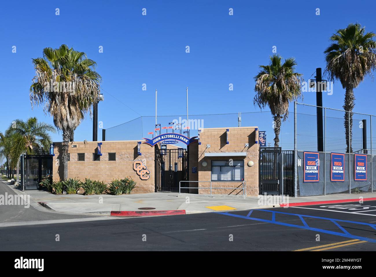 COSTA MESA, CALIFORNIA - 19 DIC 2022: John Altobelli Park, estadio de béisbol, en el campus de Orange Coast College, OCC. Foto de stock