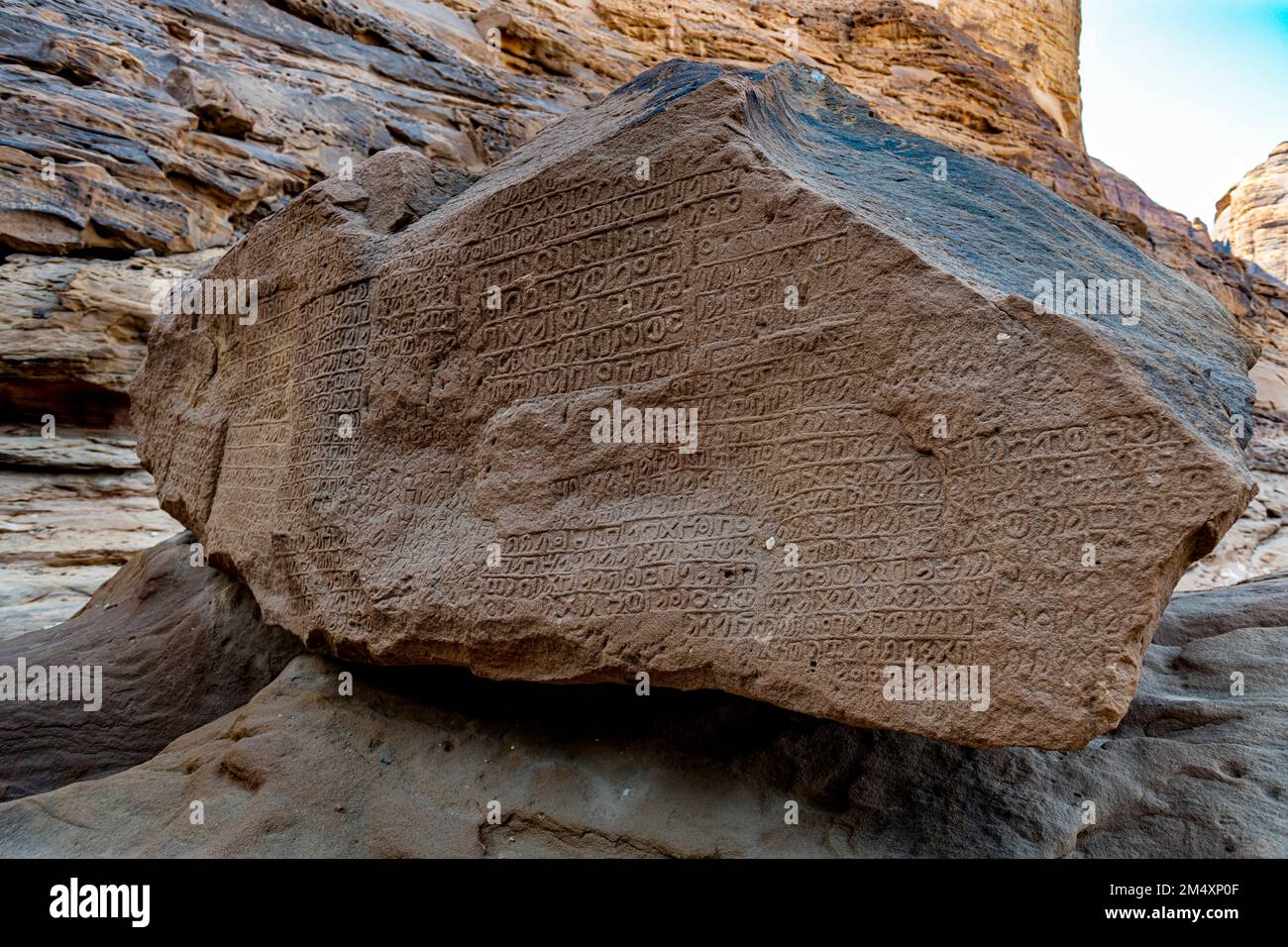 Arabia Saudita, provincia de Medina, Al Ula, roca grabada en Jabal Ikmah Foto de stock