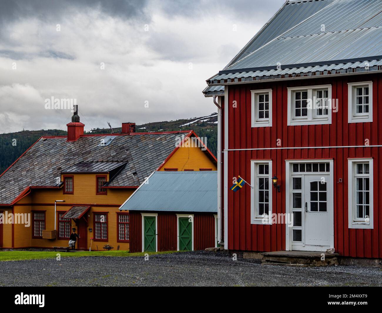 Una vista de las tradicionales casas de campo suecas que cada año acogen a personas que caminan por varias rutas alrededor de Suecia. La peregrinación escandinava es conocida como 'St. Olavsleden', es una ruta de 580km km que va desde el Mar Báltico en el este hasta el Océano Atlántico en el oeste, desde Selånger en Suecia hasta Trondheim en Noruega. Foto de stock