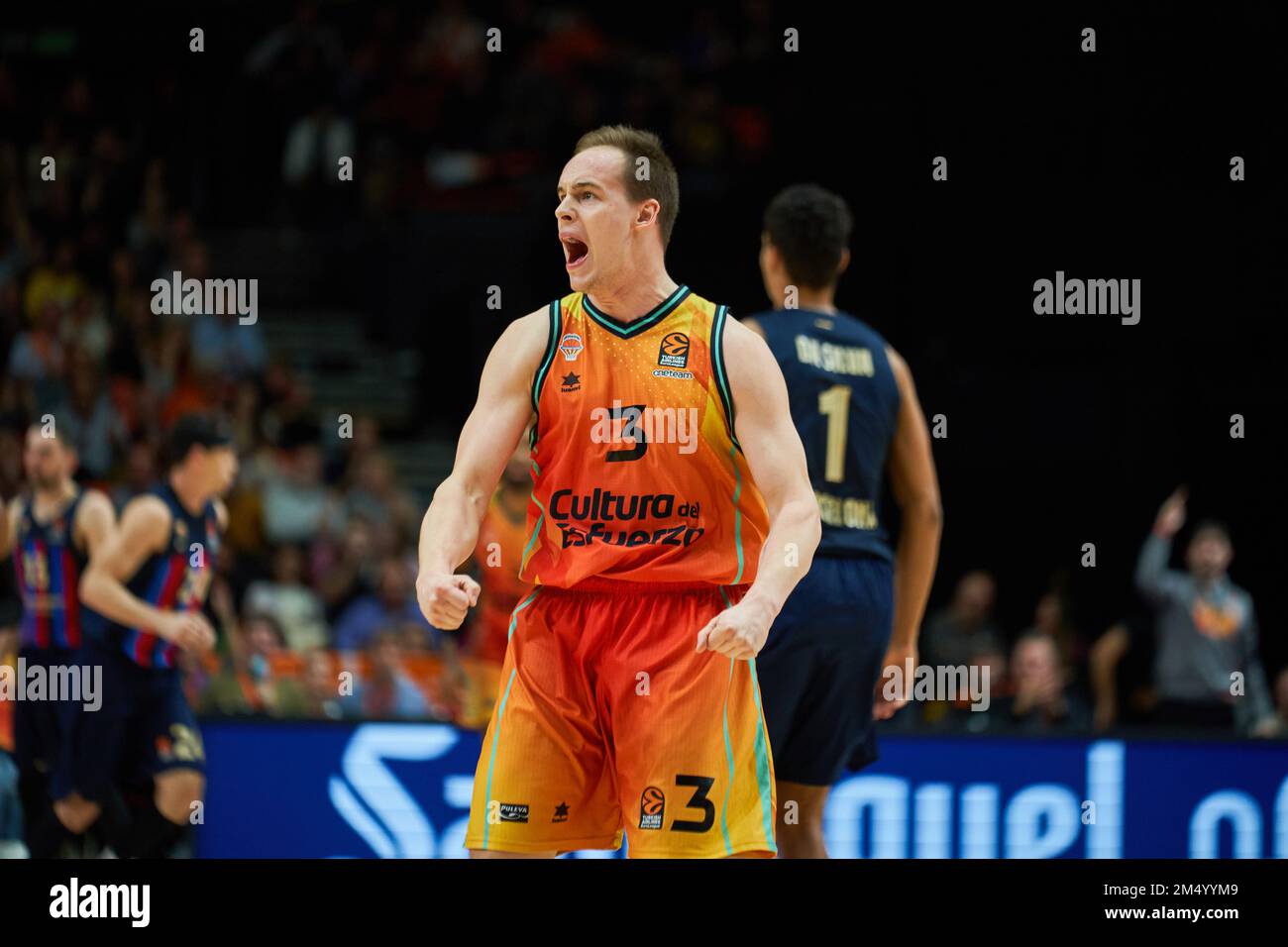 Valencia, España. 23rd de diciembre de 2022. Klemen Prepelic de Valencia,  en acción durante la Euroliga de Turkish Airlines J15 en Fuente de San Luis  Sport Hall (Valencia, Euroliga de Turkish Airlines