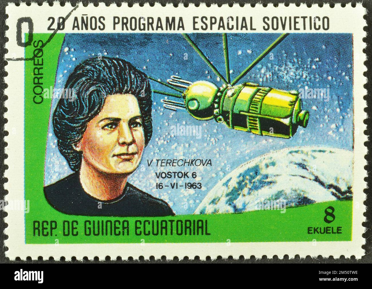 Sello postal cancelado impreso por Guinea Ecuatorial, que muestra a Valentina Tereshkova y 'Vostok 6', Programa Espacial Soviético alrededor de 1978. Foto de stock