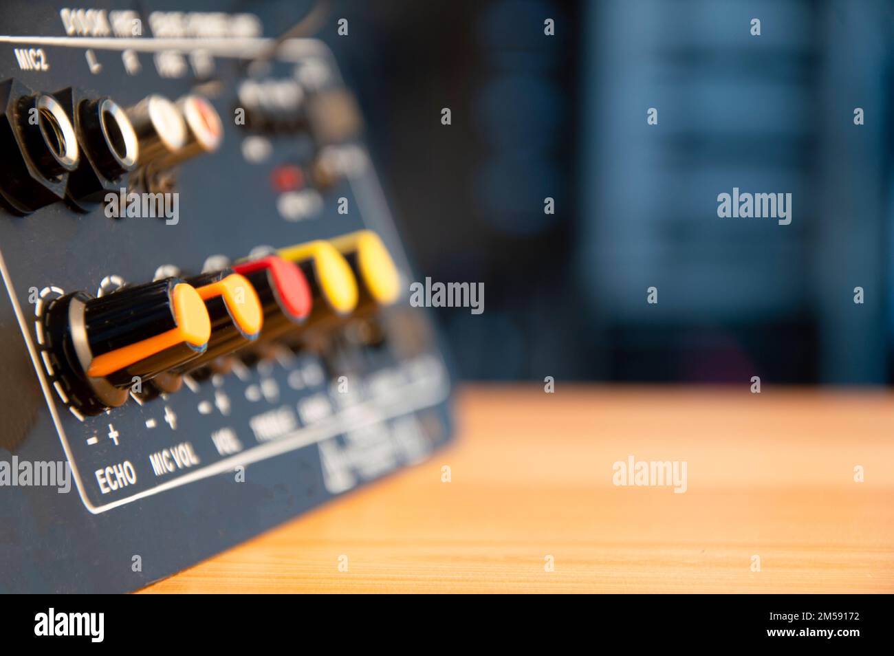 Amplificador de potencia de audio fotografías e imágenes de alta resolución  - Alamy