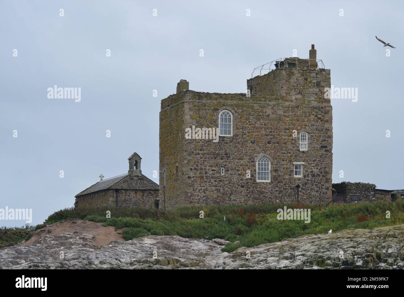Edificio y capilla en las Islas Farne Fotografía de stock Alamy