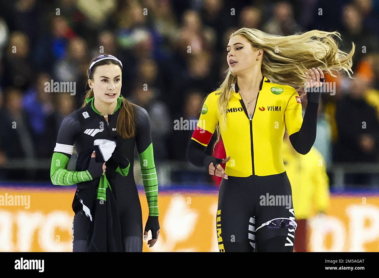 HERENVEEN  Femke Kok y Jutta Leerdam (lr) después de los 1000 metros