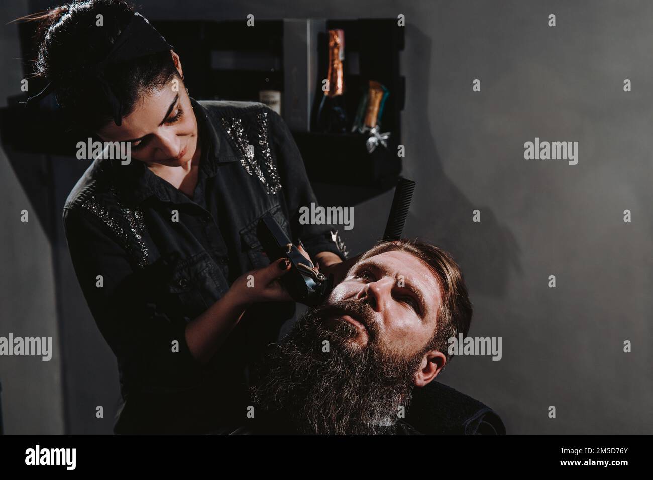 285,496 en la categoría «Corte barba hombre» de fotos e imágenes