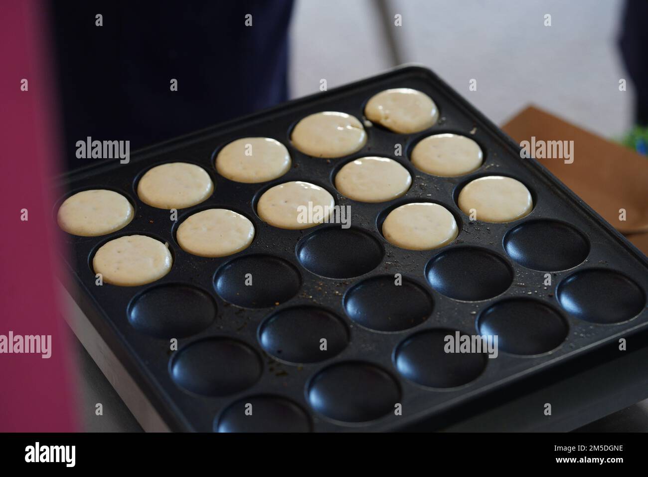 Pancake machine fotografías e imágenes de alta resolución - Alamy