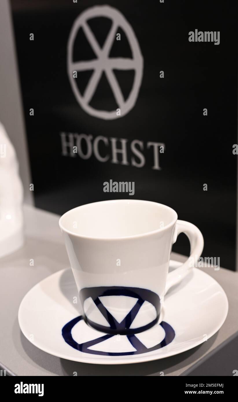 28 de diciembre de 2022, Hessen, Frankfurt/Main Taza y platillo del