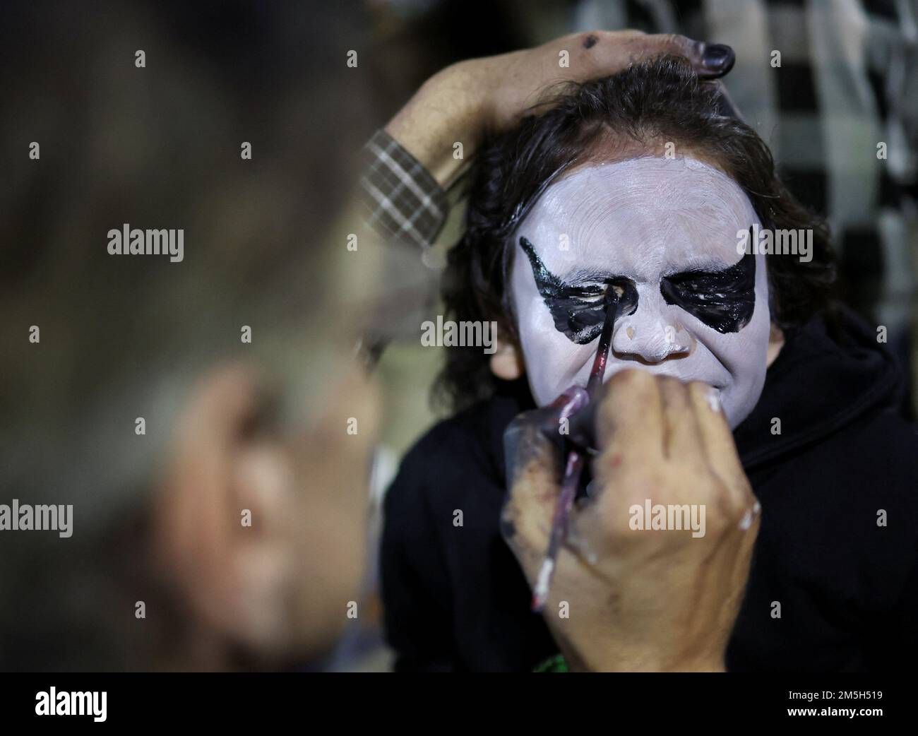 Boy painted face batman fotografías e imágenes de alta resolución - Alamy