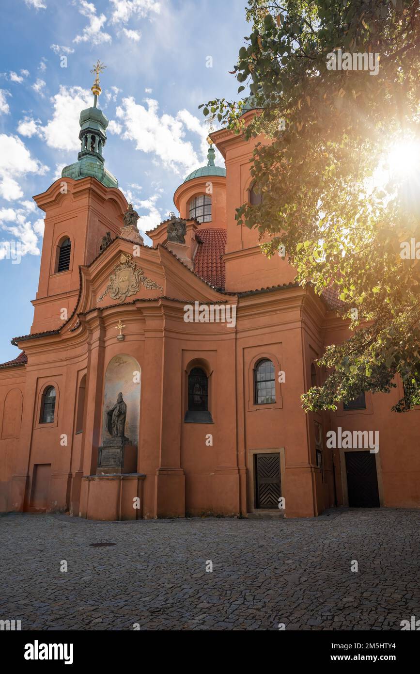 Iglesia de San Lorenzo en Petrin Hill - Praga, República Checa Foto de stock