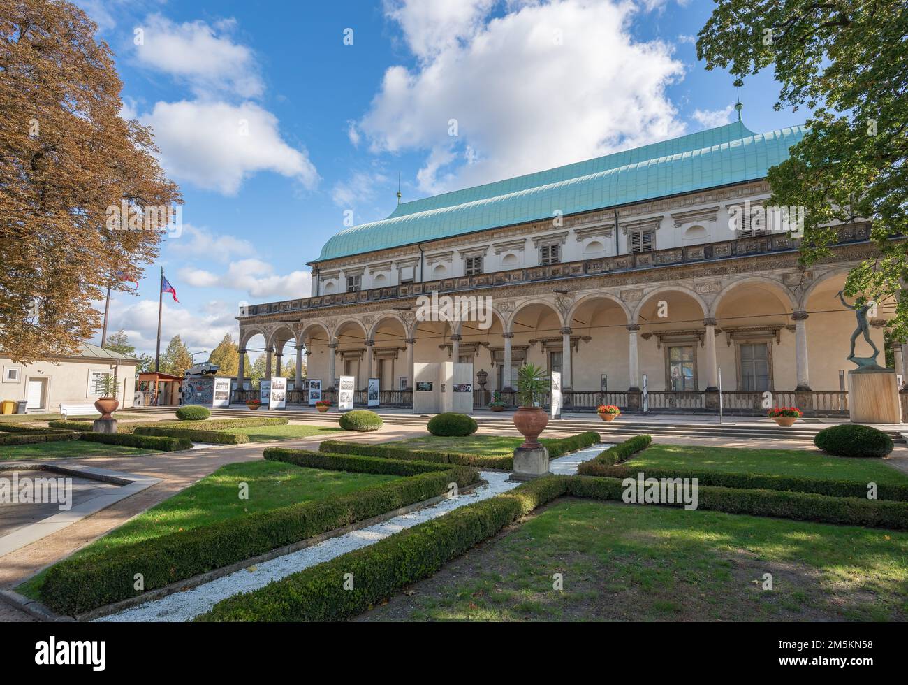 Palacio de Verano Reina Annes en el Jardín Real del Castillo de Praga - Praga, República Checa Foto de stock