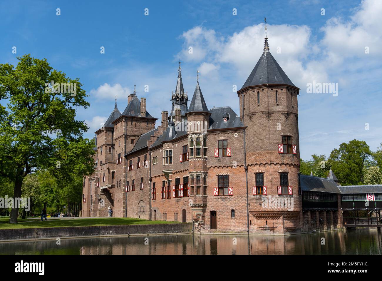 Castillo De Haar en Haarzuilens cerca de Utrecht. Un kasteel medieval holandés de 1892 Foto de stock