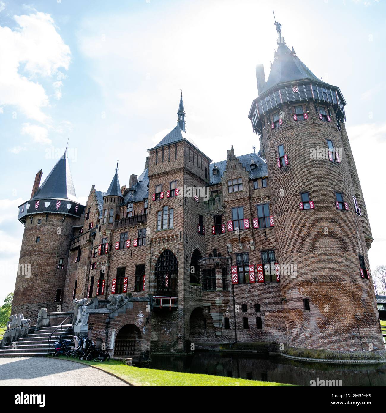 Castillo De Haar en Haarzuilens cerca de Utrecht. Un kasteel medieval holandés de 1892 Foto de stock