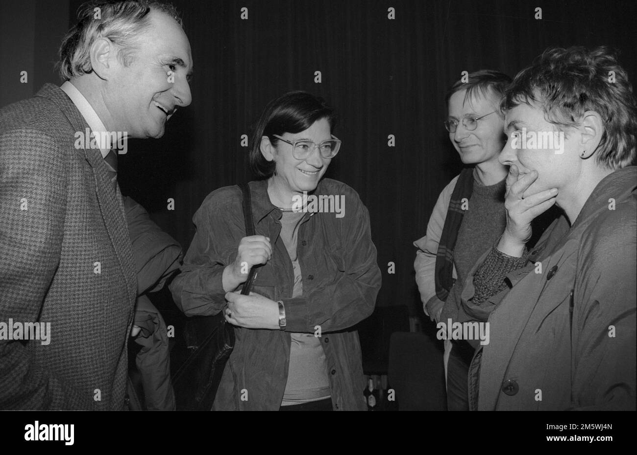 Alemania, Berlín, 14 de marzo de 1991 (de izquierda a derecha) Heinrich Fink, Rector de la Universidad Humboldt de Berlín, Christa Wolf, Klaus Wolfram Foto de stock
