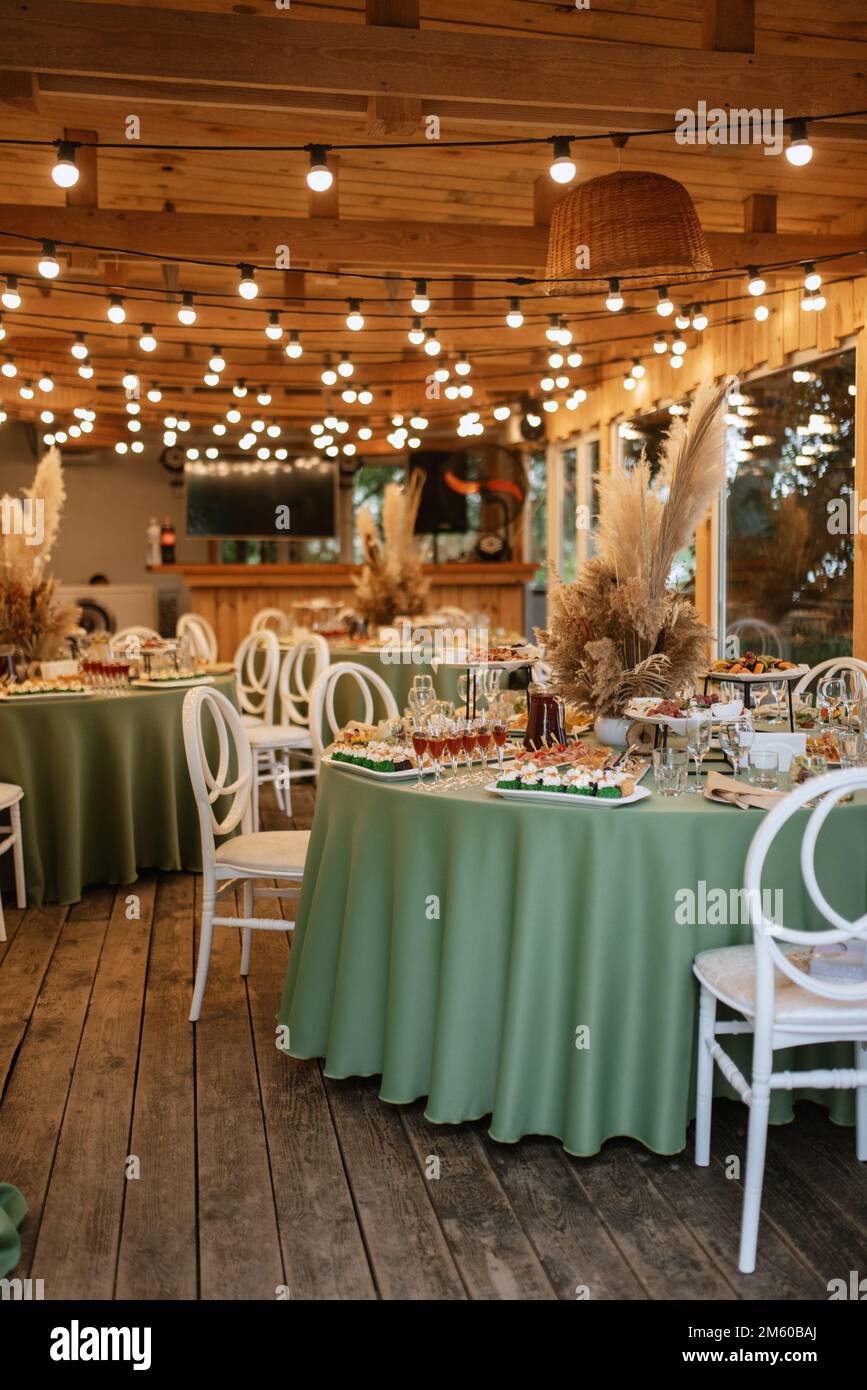 Salón de banquetes para bodas, salón para banquetes, decoración decoración  atmosférica Fotografía de stock - Alamy