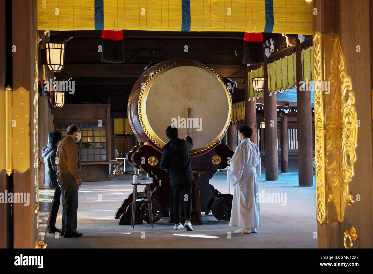 Meiji shrine drum fotografías e imágenes de alta resolución - Alamy