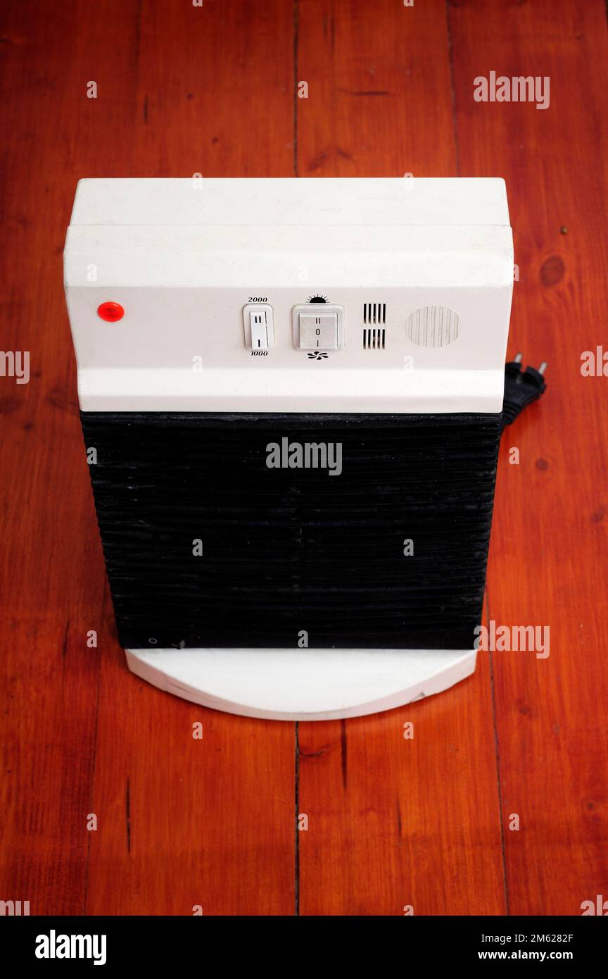 Calentador eléctrico fotografías e imágenes de alta resolución - Página 2 -  Alamy