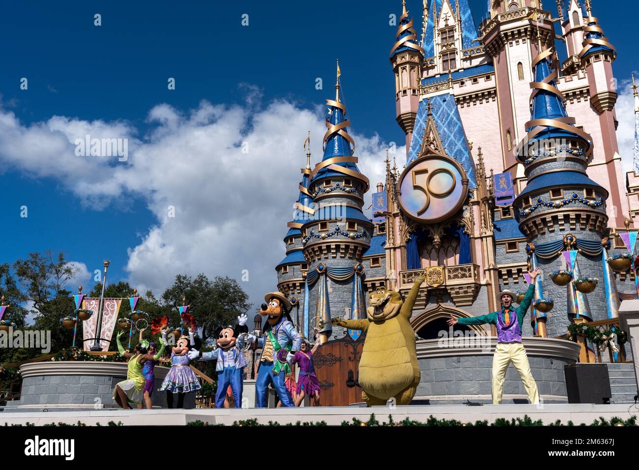 Orlando, FL, EE.UU. - 5 2022 de noviembre: Magic Kingdom Park. La celebración del 50th aniversario de Walt Disney World. Foto de stock