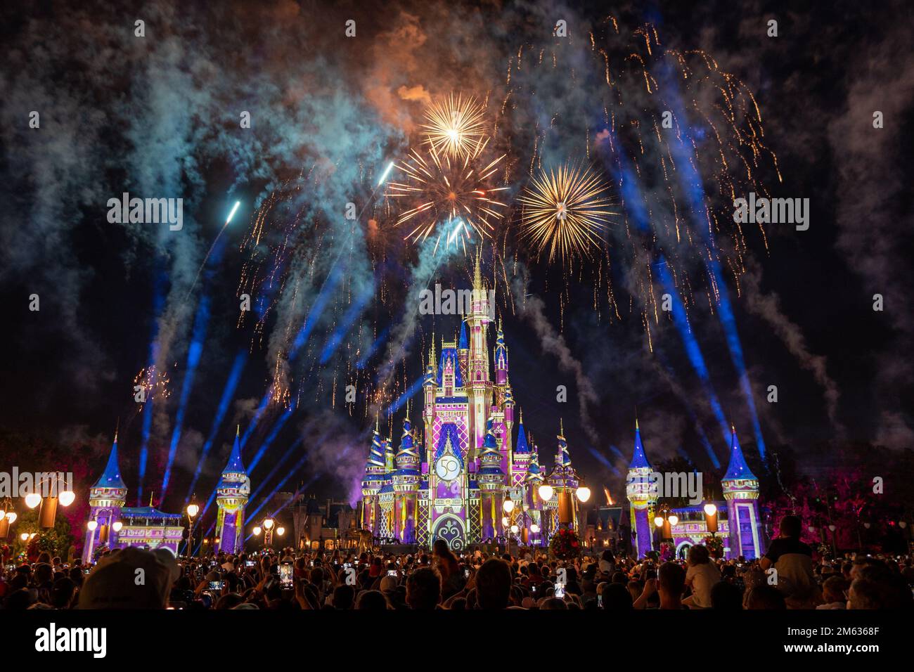 Orlando, FL, EE.UU. - 5 2022 de noviembre: Magic Kingdom Park. La celebración del 50th aniversario de Walt Disney World. Foto de stock