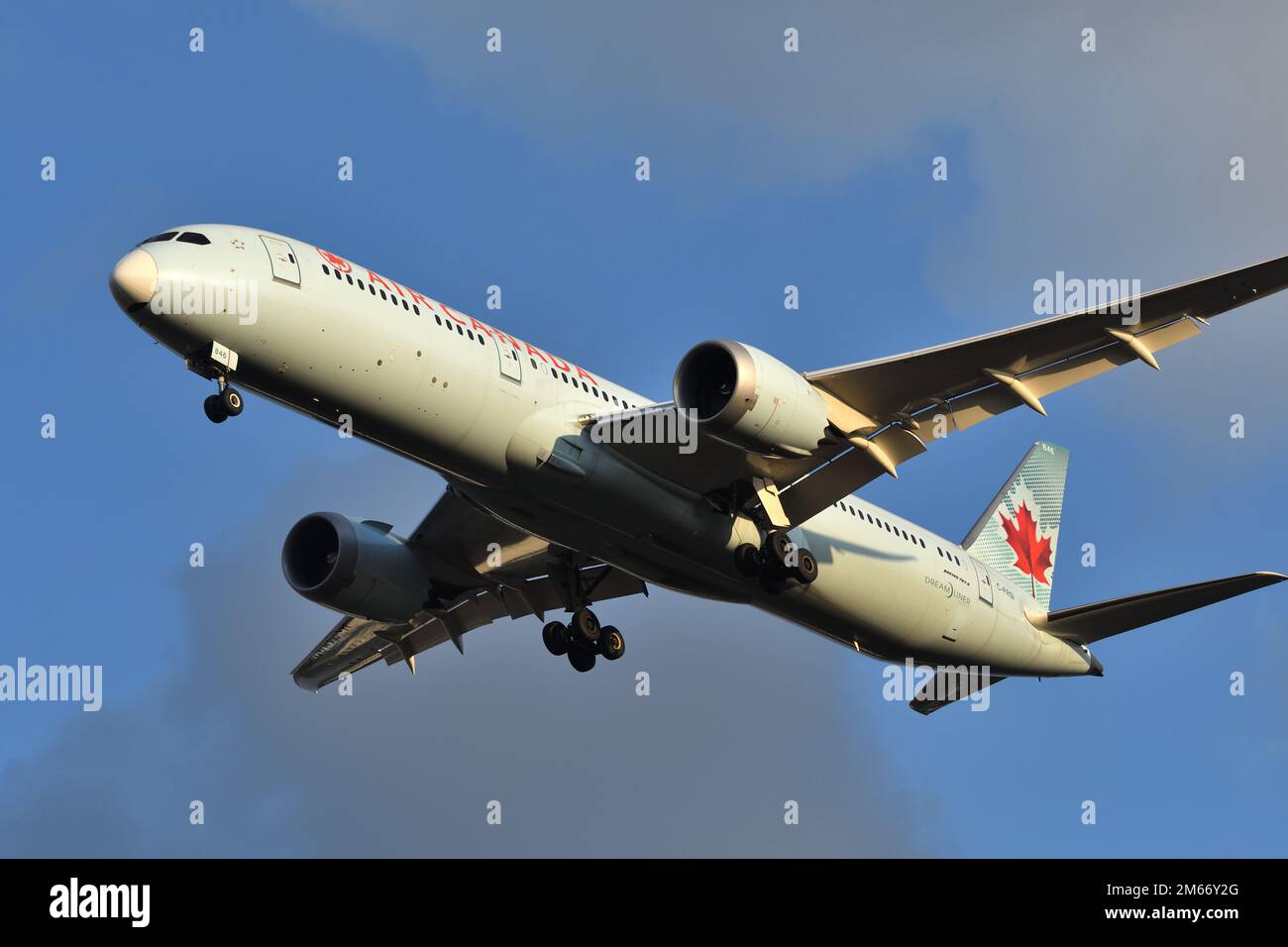 Prefectura de Chiba, Japón - 11 de febrero de 2022: Avión de pasajeros Boeing B787-9 Dreamliner (C-FRSI) de Air Canada. Foto de stock