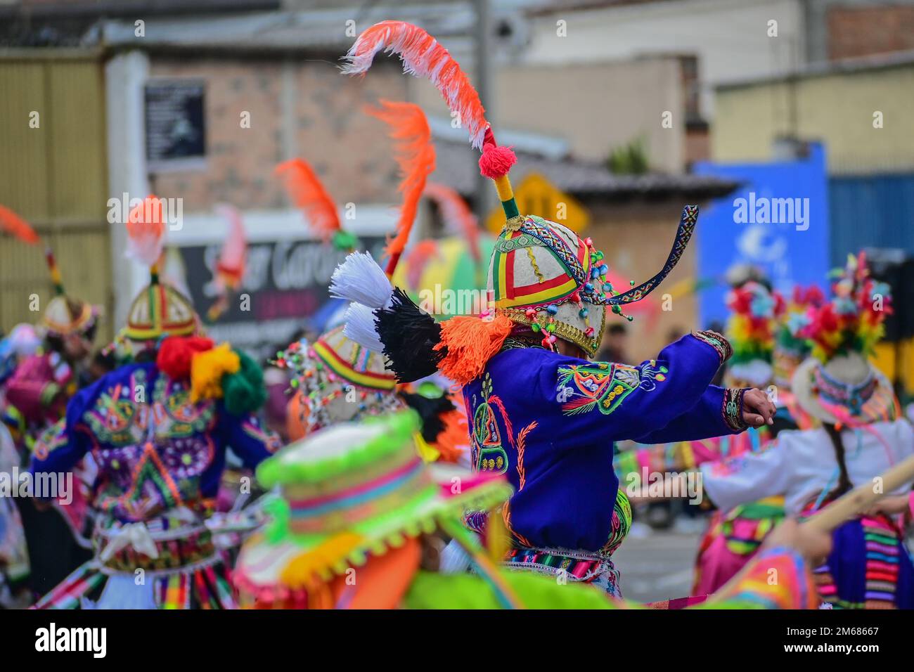 Grupos de danza tradicional participan en el primer día del Carnaval Multicolor de la Frontera donde el primero Foto de stock