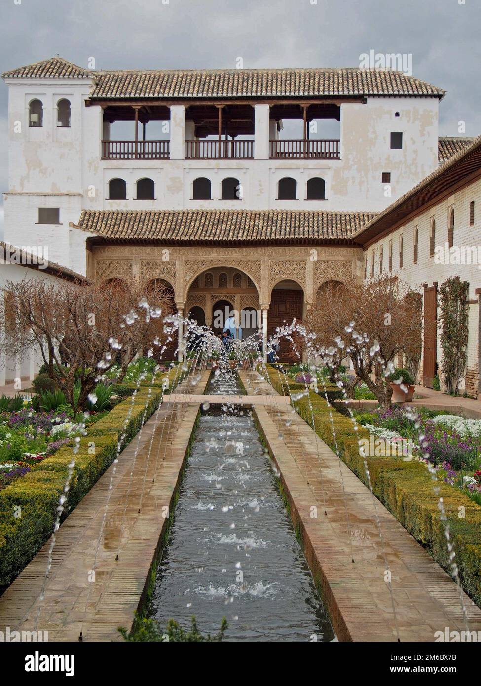 Fuente de la Alhambra en Granada España Foto de stock