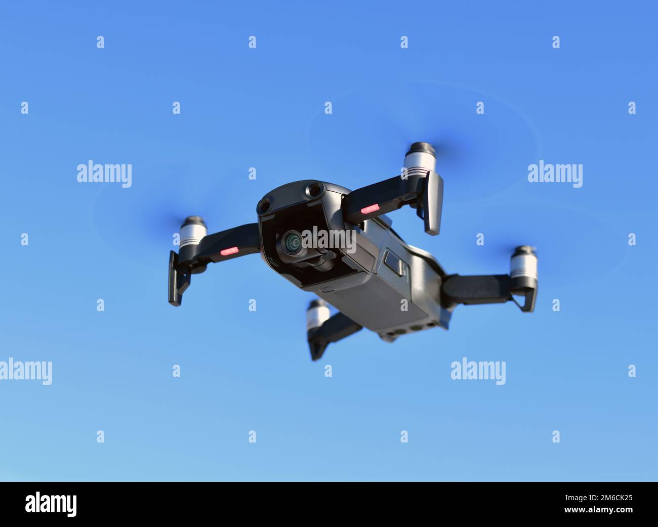 Vehículos aéreos no tripulados, negro con una cámara Foto de stock