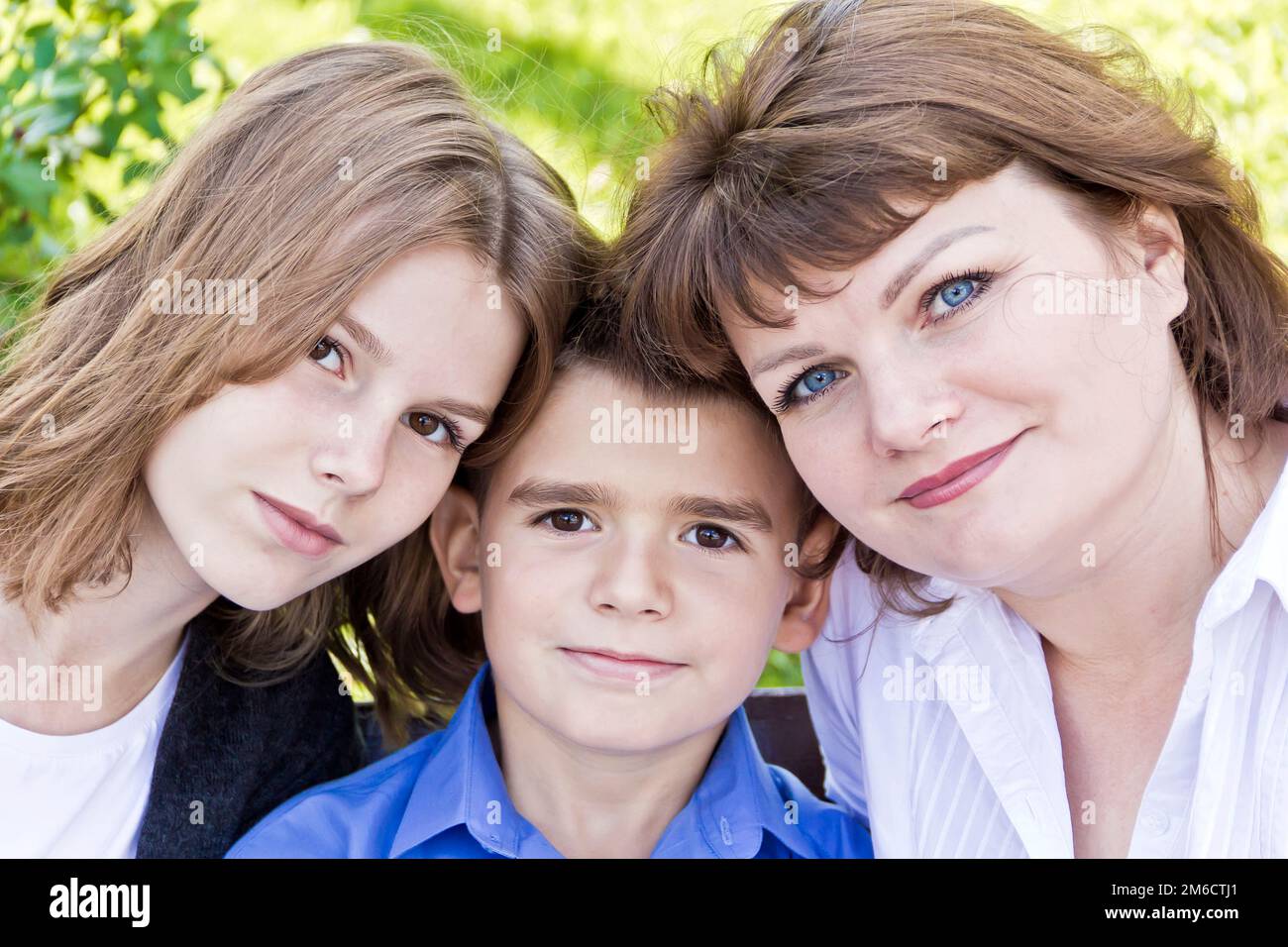 Madre E Hijo E Hija Fotografías E Imágenes De Alta Resolución Alamy 6072