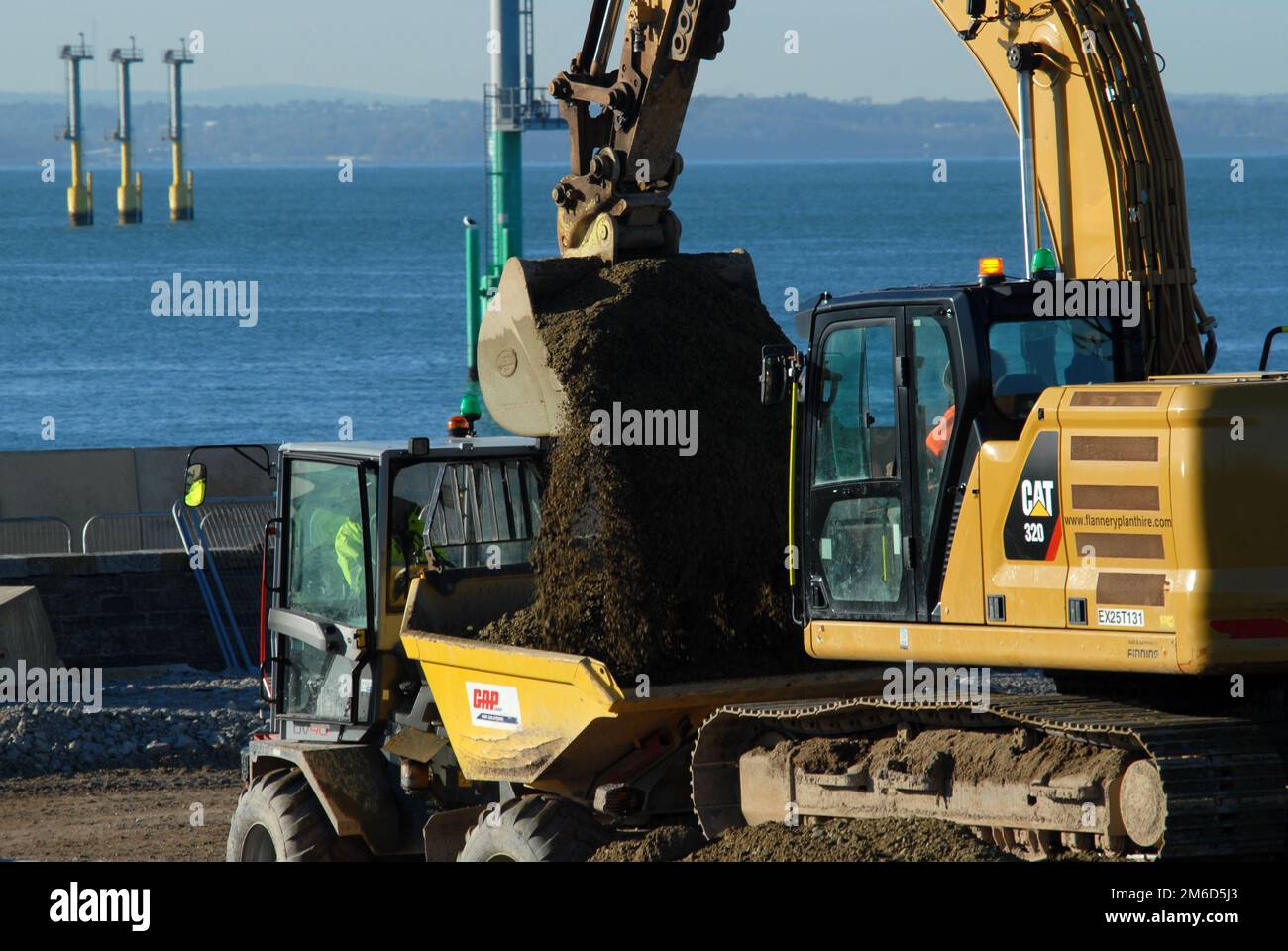 Movimiento de tierras, Southsea Coastal Scheme, reparaciones de muros de mar, Portsmouth, Hampshire, REINO UNIDO. Foto de stock