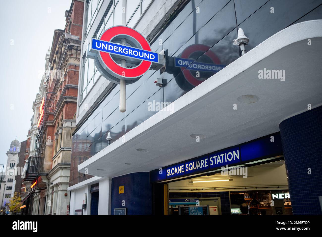 Londres Noviembre 2022 Estación de metro Sloane Square exterior