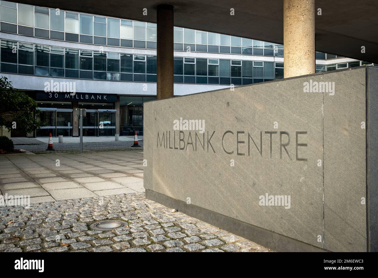 Londres- Noviembre 2022: Londres- Noviembre 2022: Millbank Centre/ Milbank Towers- rascacielos en la ciudad de Westminster en Millbank Foto de stock