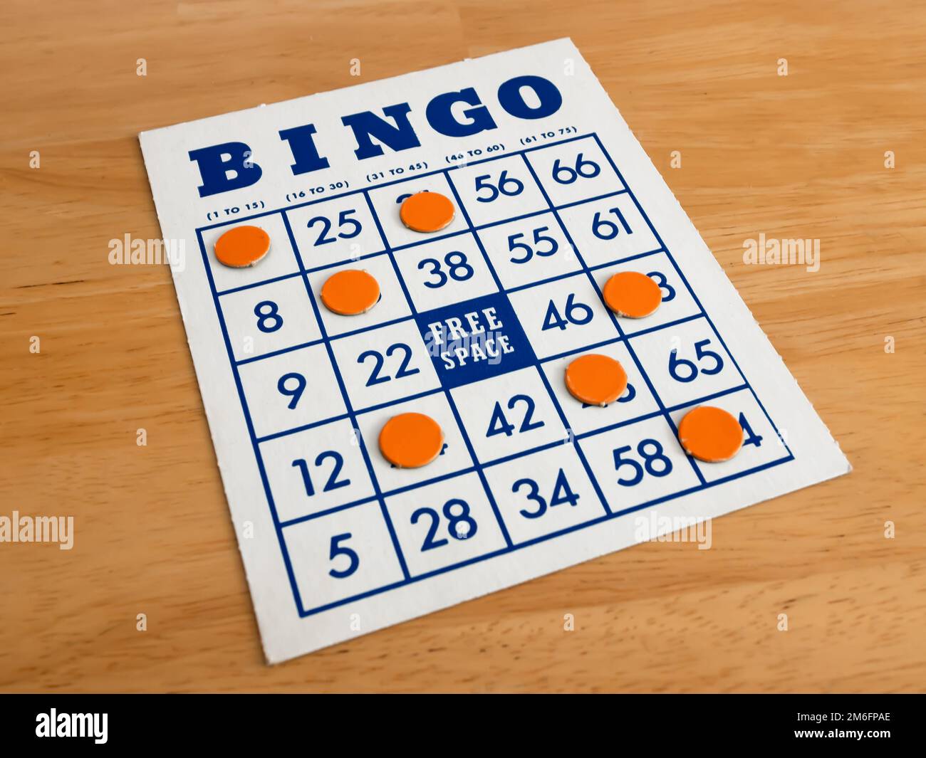 Tarjetas de juego de bingo. Números de bingo con fondo azul y blanco. Foto de stock