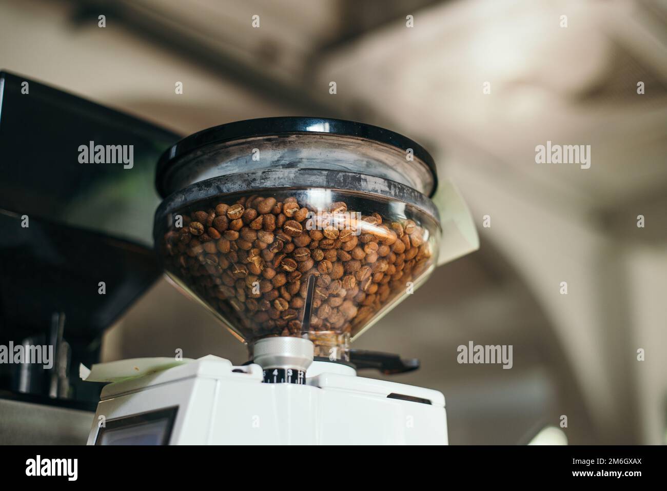 Máquina de moler café fotografías e imágenes de alta resolución - Alamy