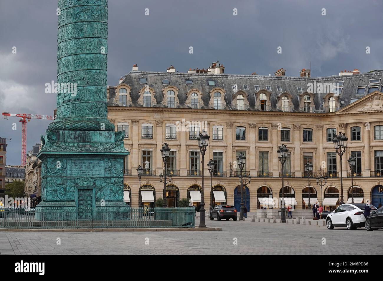Francia, París, la Place Vendome, en el distrito 1st con el Colonne Vendome 1810, celebrando la victoria de Napoleón en Austerlitz. Foto © F Foto de stock