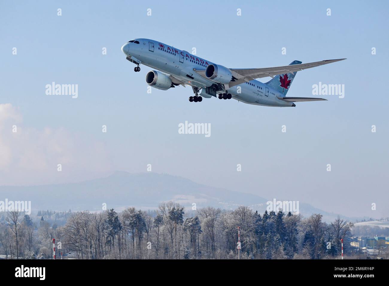 Aircraft Air Canada, Boeing 787-8 Dreamliner, C-GHQQ, Zurich Kloten, Suiza Foto de stock