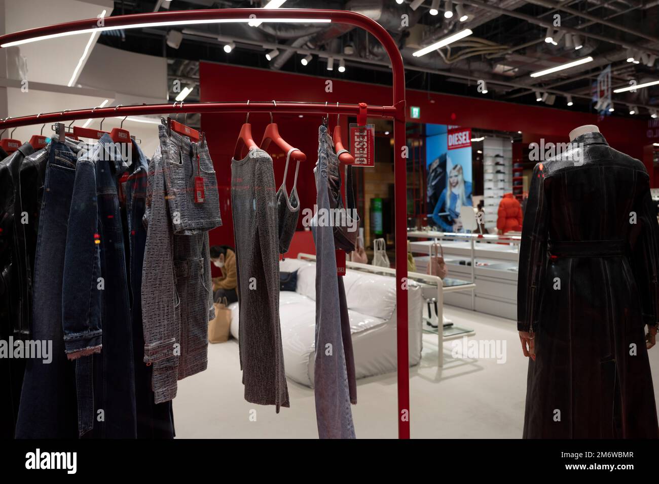 Tokio, 3rd de de 2023. Una ubicación comercial de insignia de Diesel en Ginza. La casa de moda italiana propiedad de Diesel S.p.A., es una de ropa al