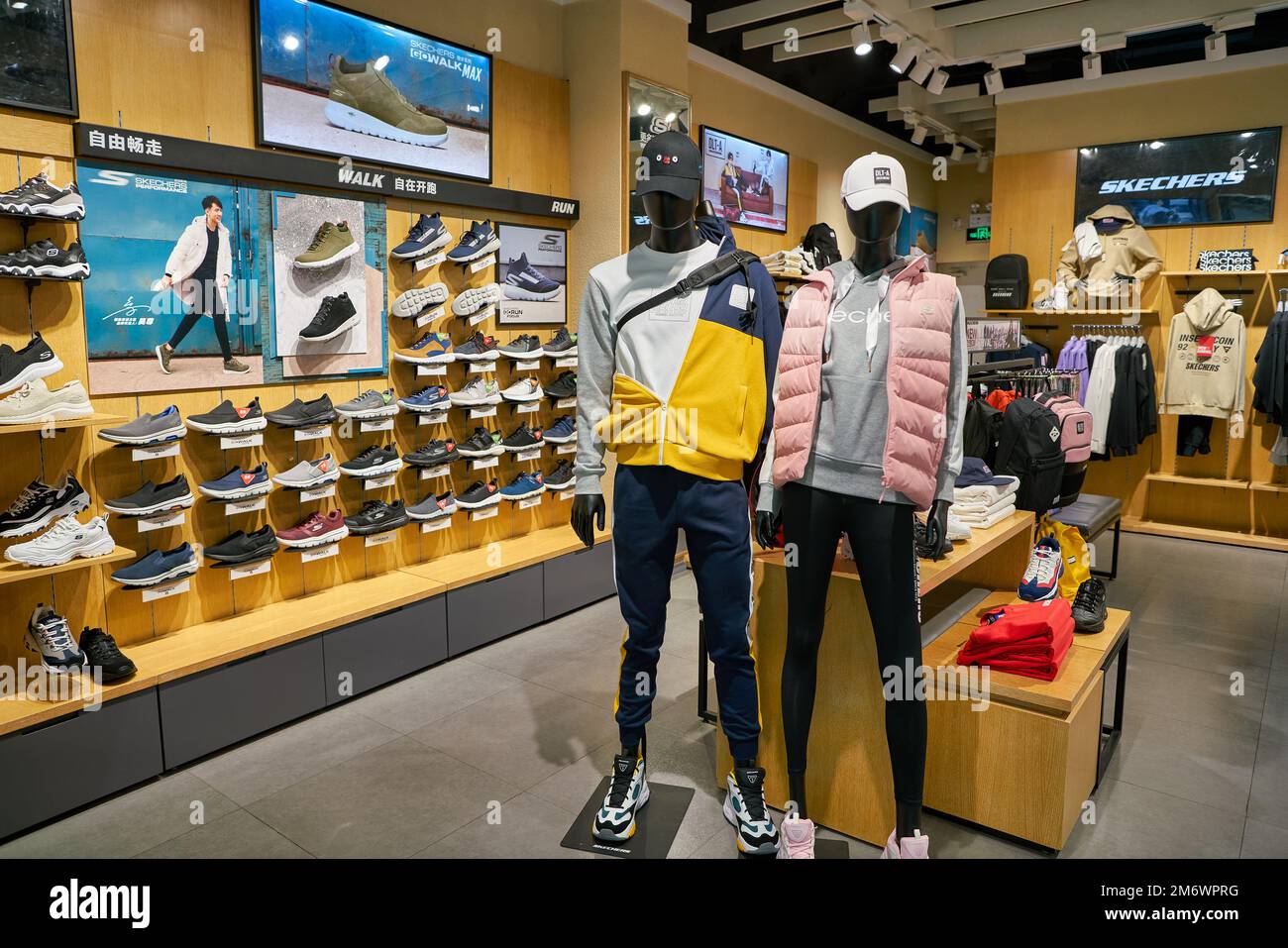 Comercial skechers 2019 hot sale