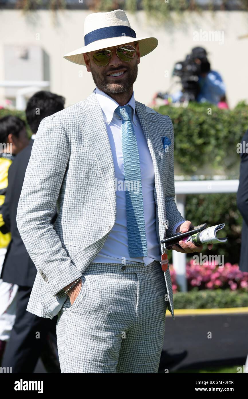 Ascot, Berkshire, Reino Unido. 6th de agosto de 2022. Un hombre se ve de  moda en su traje y sombrero en Ascot Races. Crédito: Maureen McLean/Alamy  Fotografía de stock - Alamy