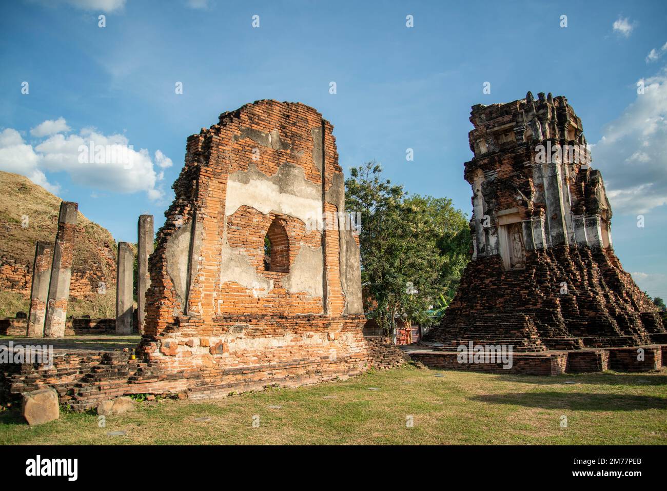 Las ruinas del Wat Nakorn Kosa en la ciudad de Lopburi en la provincia de Lopburi en Tailandia, Tailandia, Lopburi, noviembre de 2022 Foto de stock