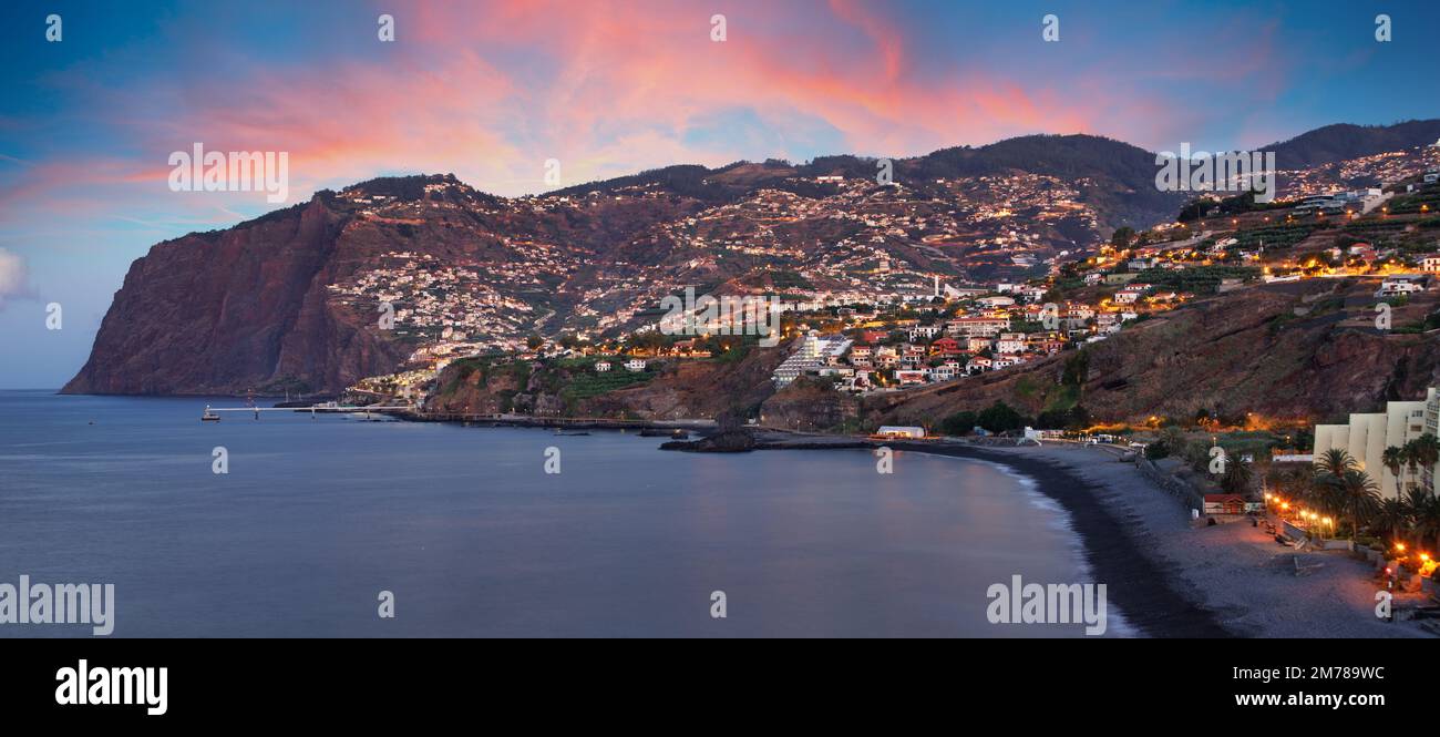 Madeira - Playa negra de Formosa al atardecer, Portugal Foto de stock