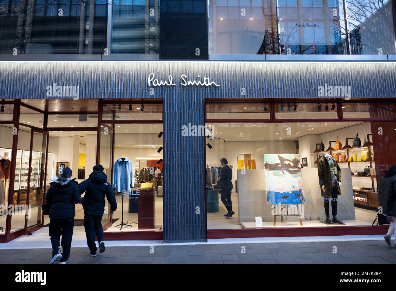 3 de enero de 2023, Tokio, Japón: Una tienda Paul Smith en Tokio... Las  boutiques Paul Smith son una marca de ropa de lujo que ofrece una amplia  gama de ropa, calzado