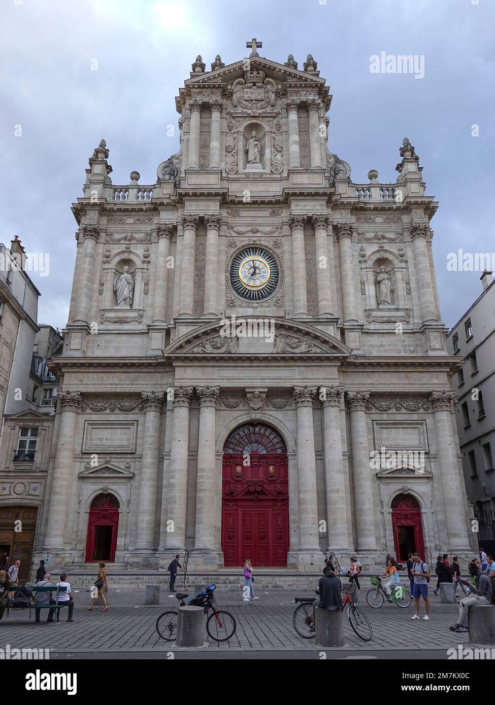 Francia, París, Iglesia de Saint-Paul-Saint-Louis en la rue Saint-Antoine en el barrio de Marais de París. Iglesia del siglo 17th construida para los jesuitas en o Foto de stock