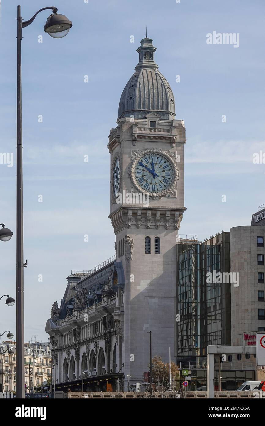 Francia, París, el reloj Gare de Lyon Foto © Fabio Mazzarella/Sintesi/Alamy Foto de archivo Foto de stock