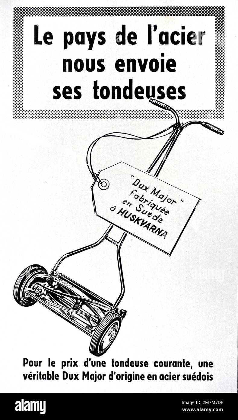 Vintage o antiguo anuncio, anuncio, publicidad o ilustración de Cylnder manual temprano o cortacésped del carrete o cortacésped 1956 Foto de stock